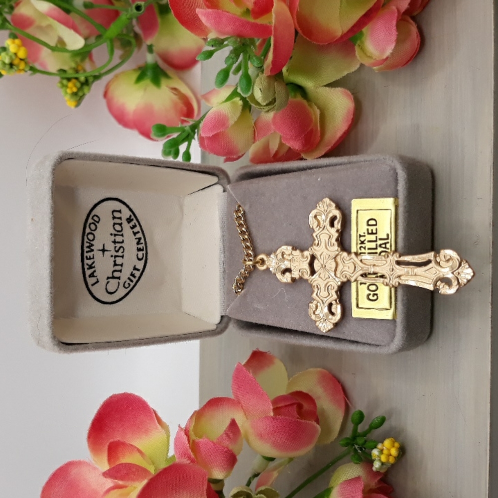 Cross Necklace 12kt Gold Filled Pendant 24 inch chain